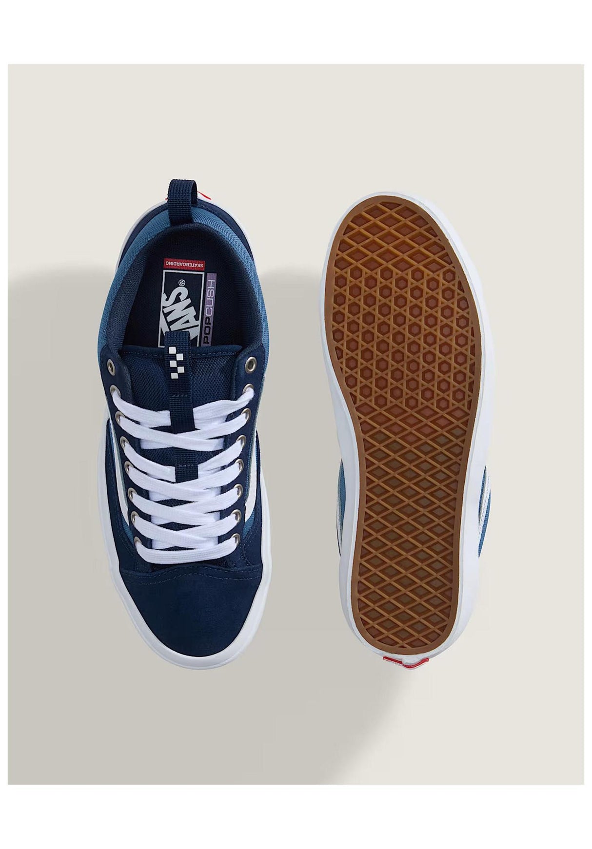 Skate Old Skool 36 + stvnavy-gum Closeup1