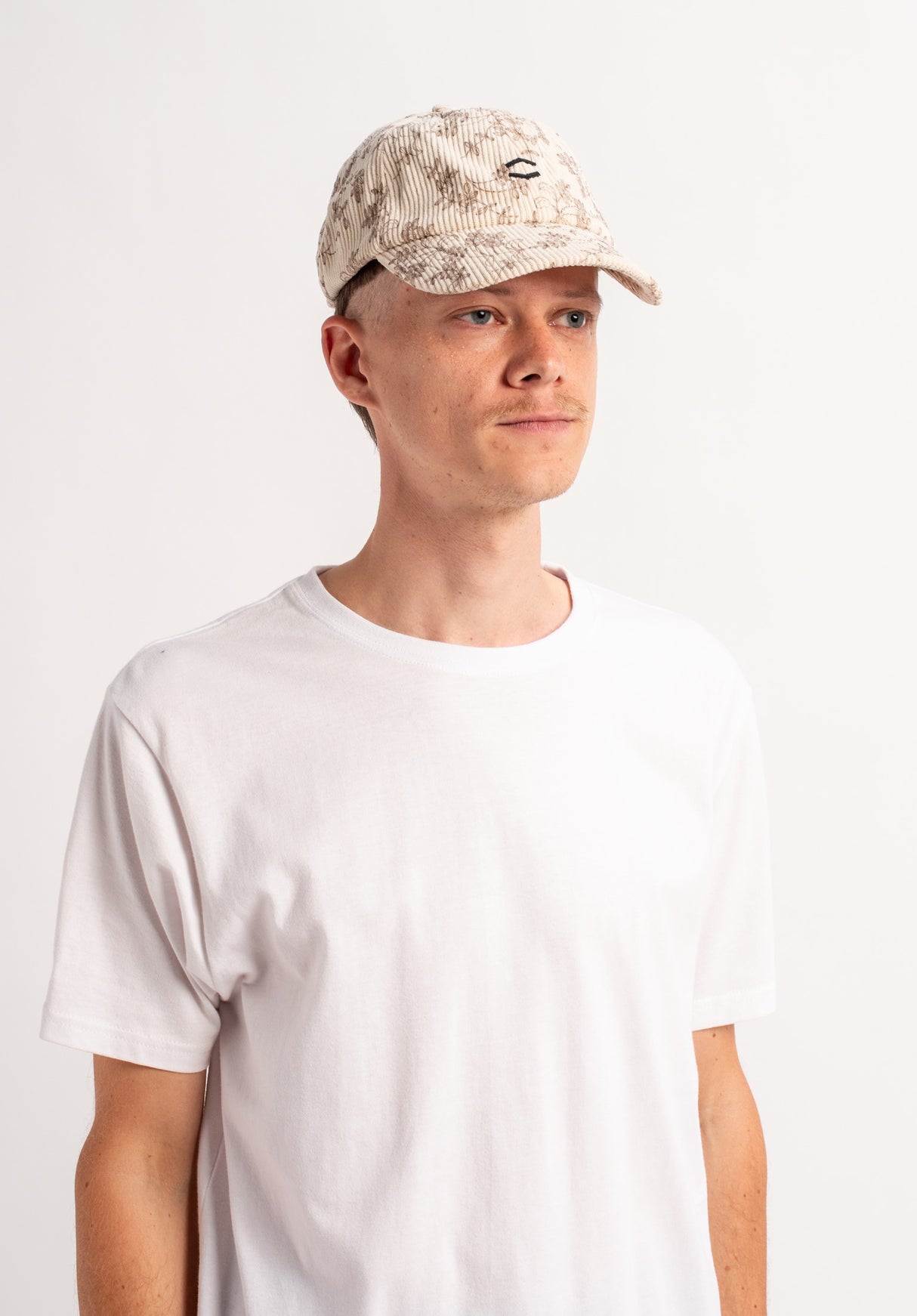 HXGN Icon Dad Cap offwhite-flower-cord Closeup2