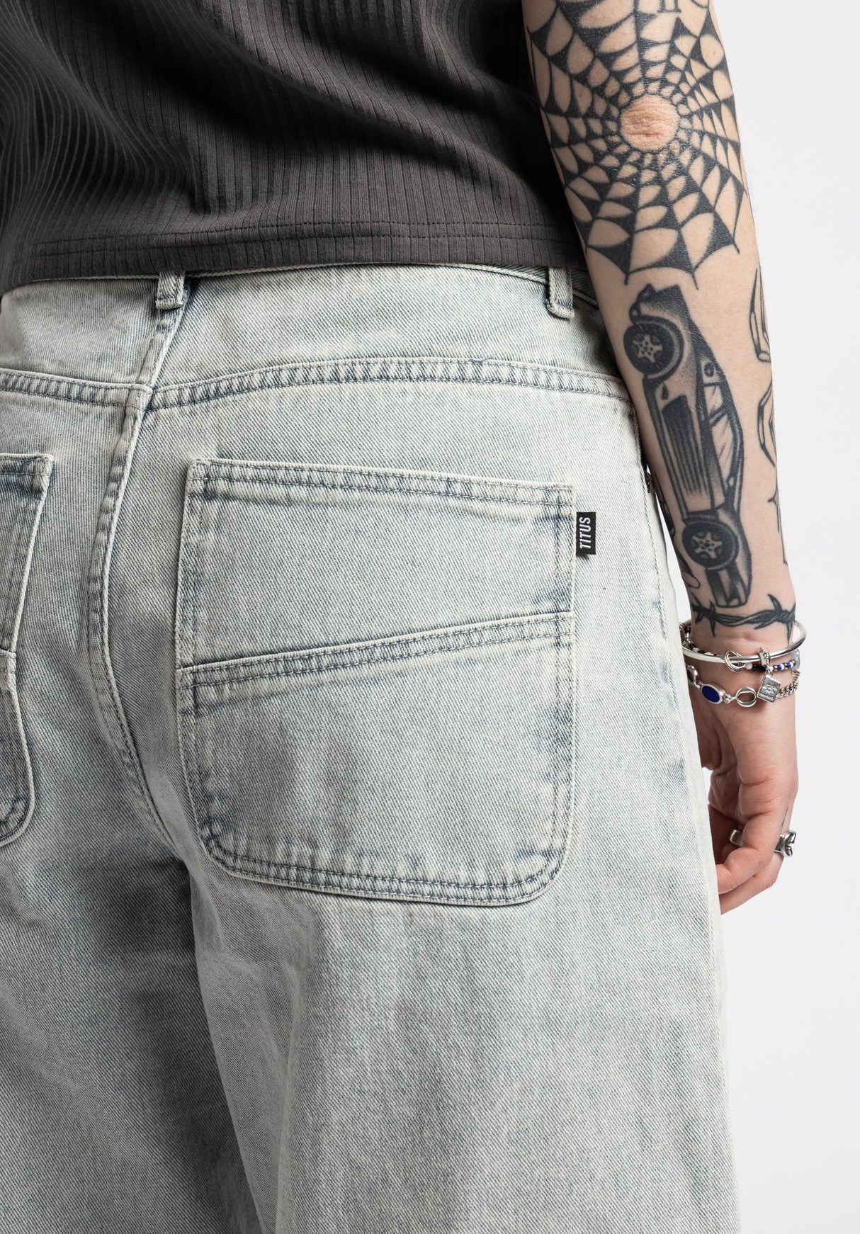 Duana icegreywashed Closeup2