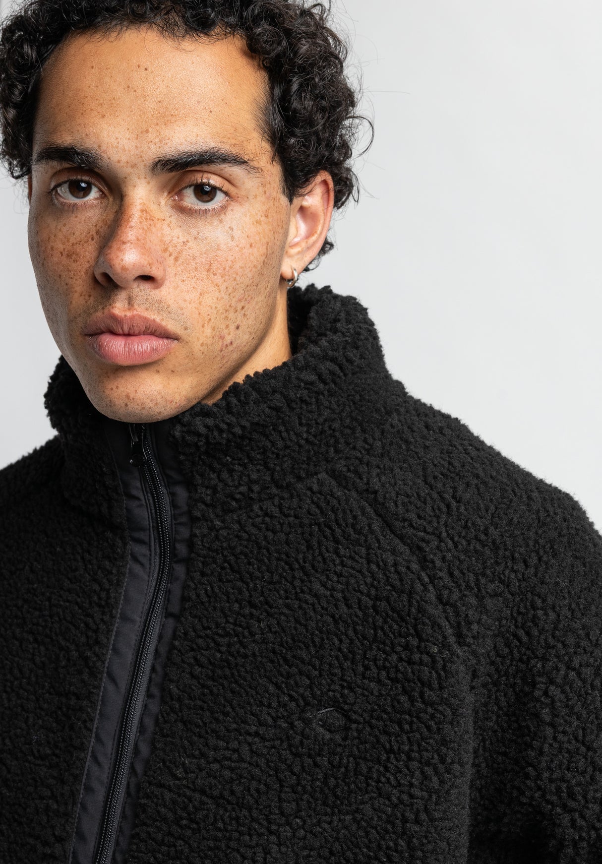 Ethan black Rueckenansicht