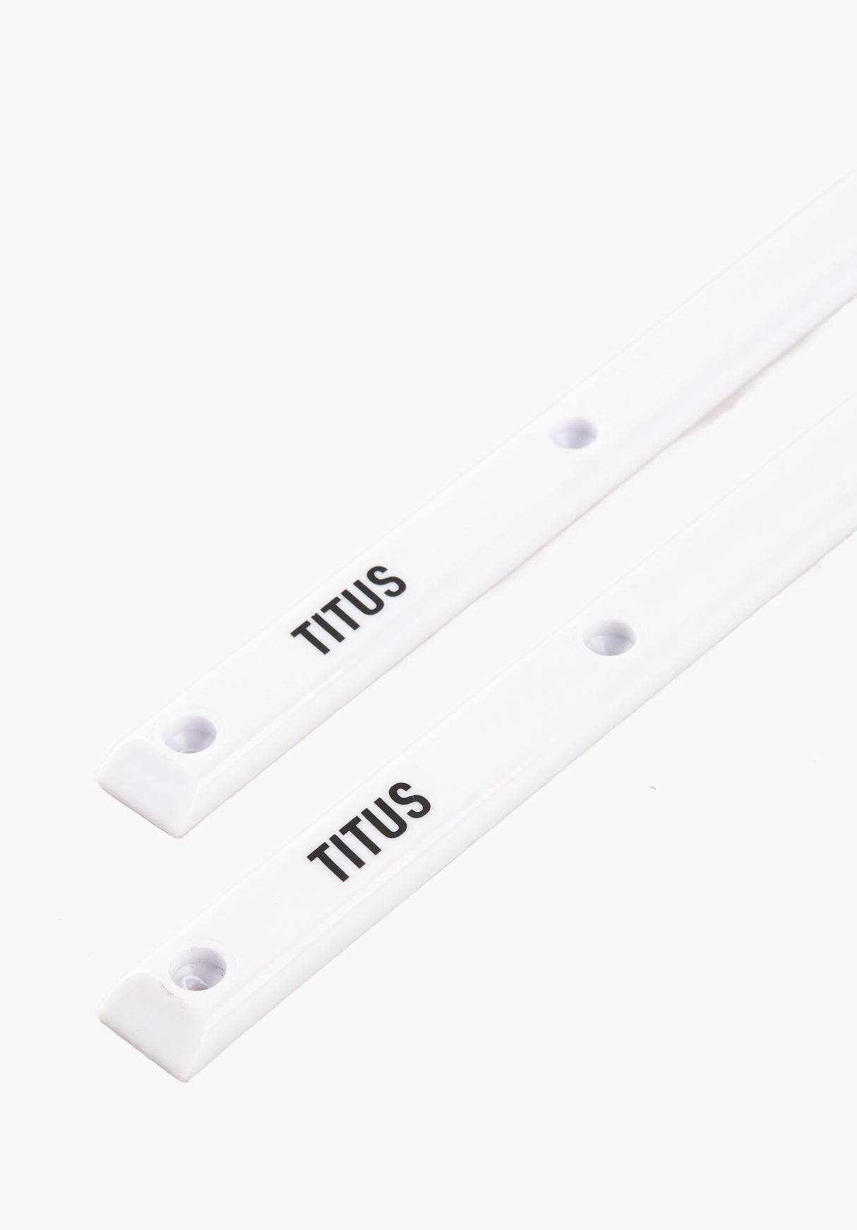 Rails white Closeup1