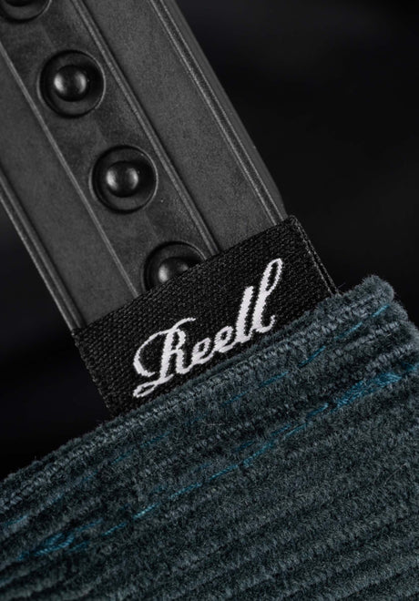 Flat 6-Panel Cap darkgreen cord Closeup1