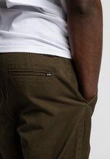 Regular Chino darkolive Closeup2