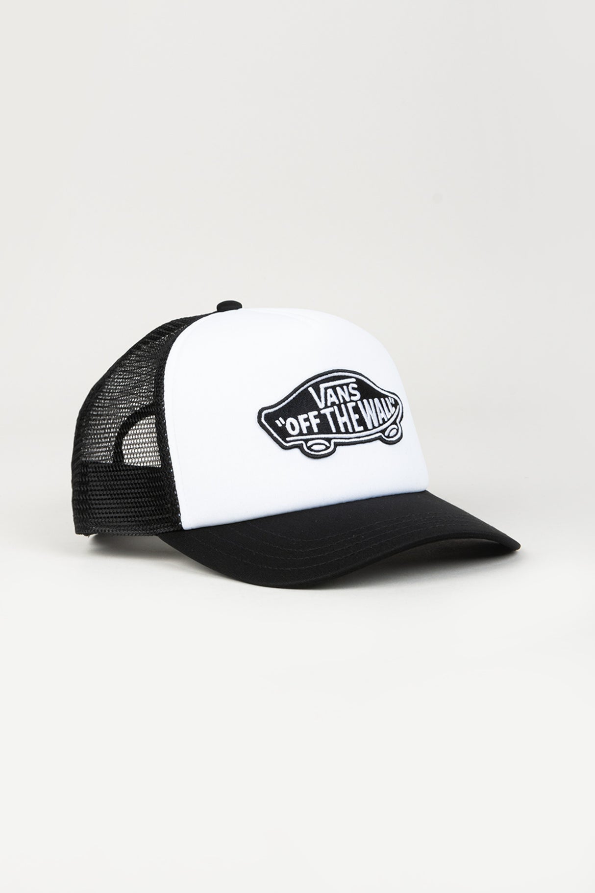 Classic Patch Curved Bill Trucker black-white Vorderansicht