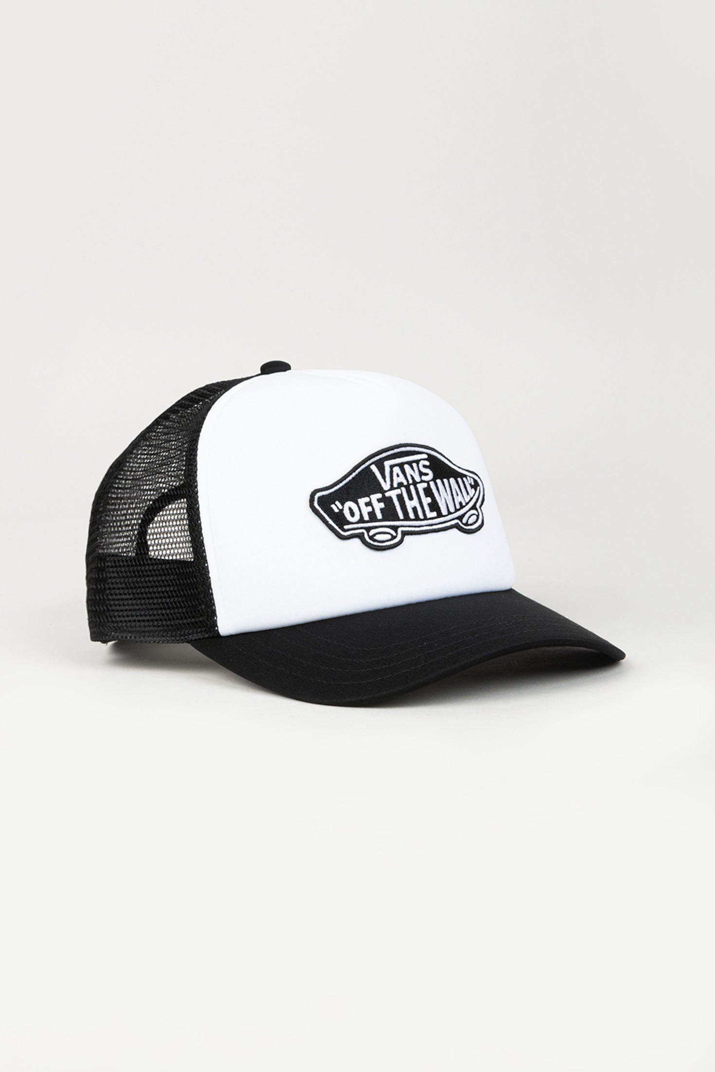 Classic Patch Curved Bill Trucker black-white Vorderansicht Zoom Image
