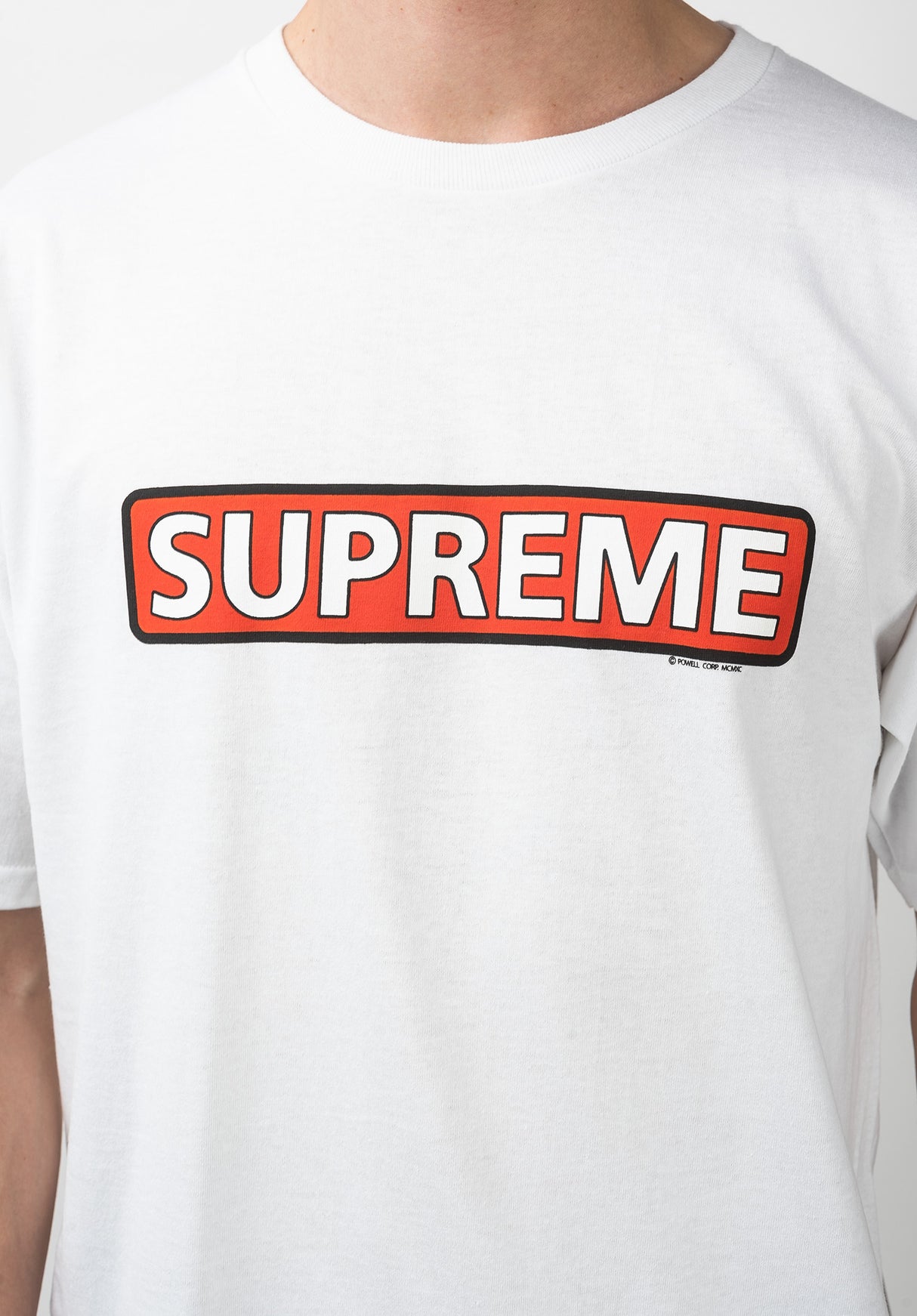 Supreme white Close-Up1