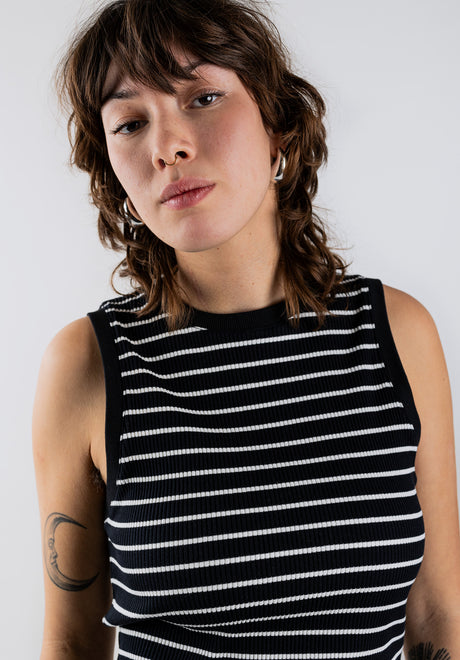 Azra black-striped Close-Up1