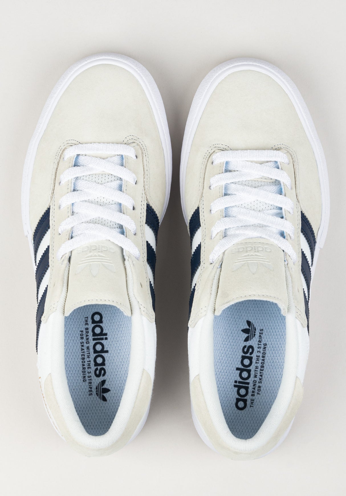 Matchbreak Super crystalwhite-navy-white Close-Up2