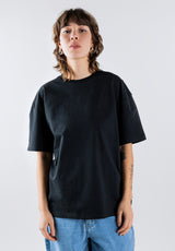 W Essential Tee black Close-Up1