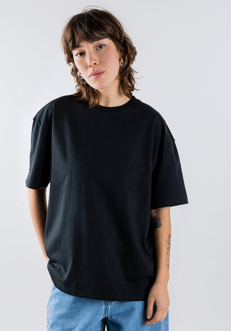 W Essential Tee black Vorderansicht