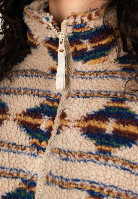 Nieva cream-ethno Close-Up2